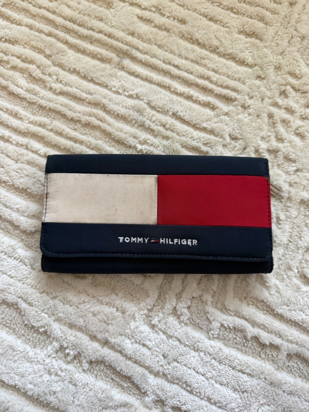 Tommy Hilfiger Trifold Wallet Flag Logo Navy Red White Checkbook Style